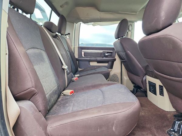 2014 RAM 1500 SLT CREW CAB 4X4