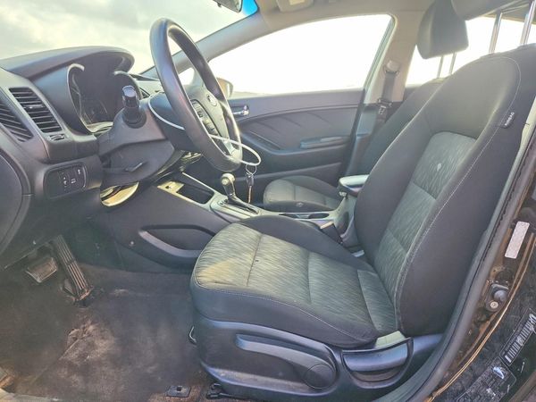 2016 KIA FORTE GL (Middle-Low Grade)